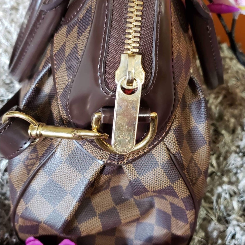 Louis Vuitton - Picture 5 of 7